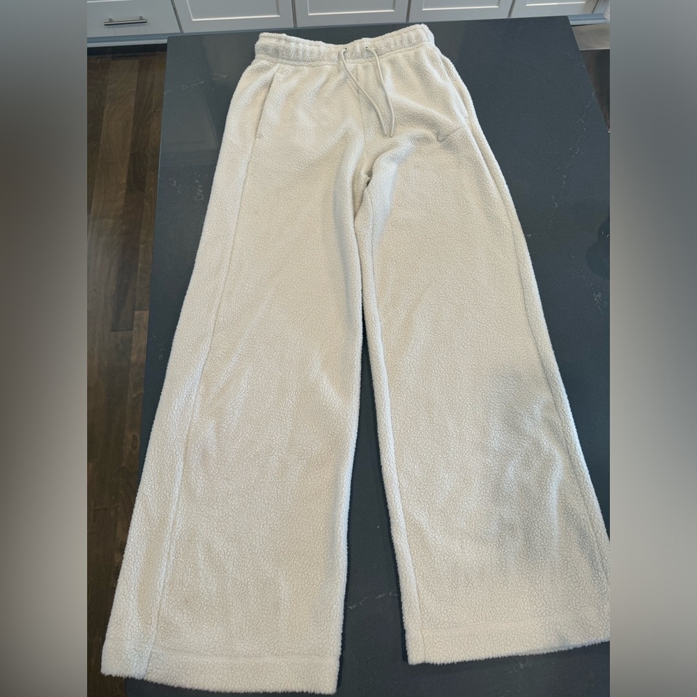 Nike off white Sherpa pant